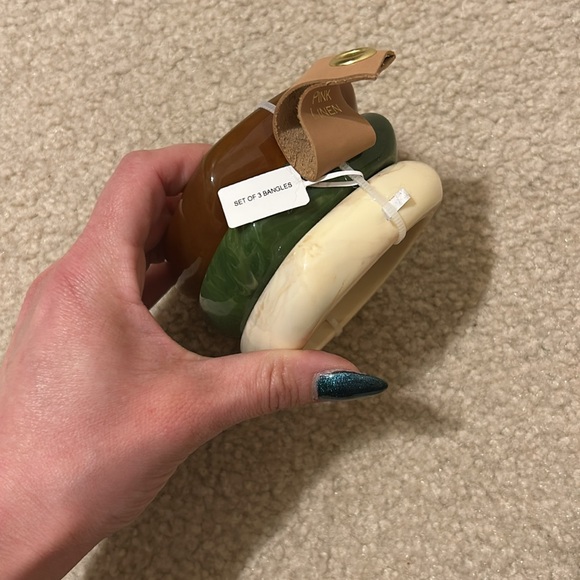 Set of three bangles never worn - Picture 3 of 4